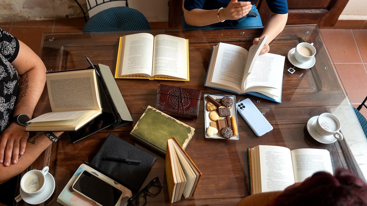 Ünlü kitap kulüpleri, rekor kıran satışlar: Edebi kurgu neden yeniden yükseliyor?