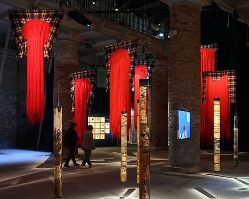 Venedik Bienali’nde palazzo’lardan protestolara