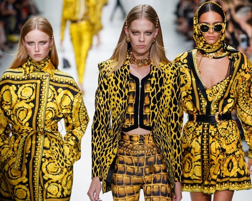 Versace'nin sessiz lüks stratejisi Prada'ya satışın kapısını açtı