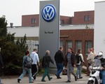 Volkswagen'de büyük dönüşüm: Dört fabrika kapanabilir, 100 bin kişi işini kaybedebilir
