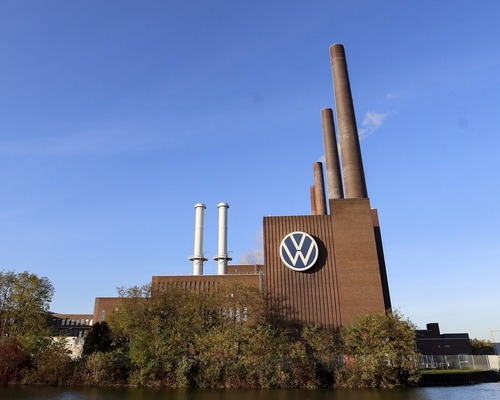 Volkswagen'den radikal dönüşüm: Model sayısı azalacak, üretim kapasitesi düşecek