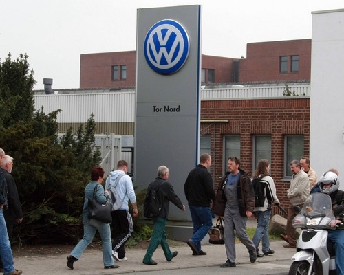 Volkswagen kemerleri sıkıyor