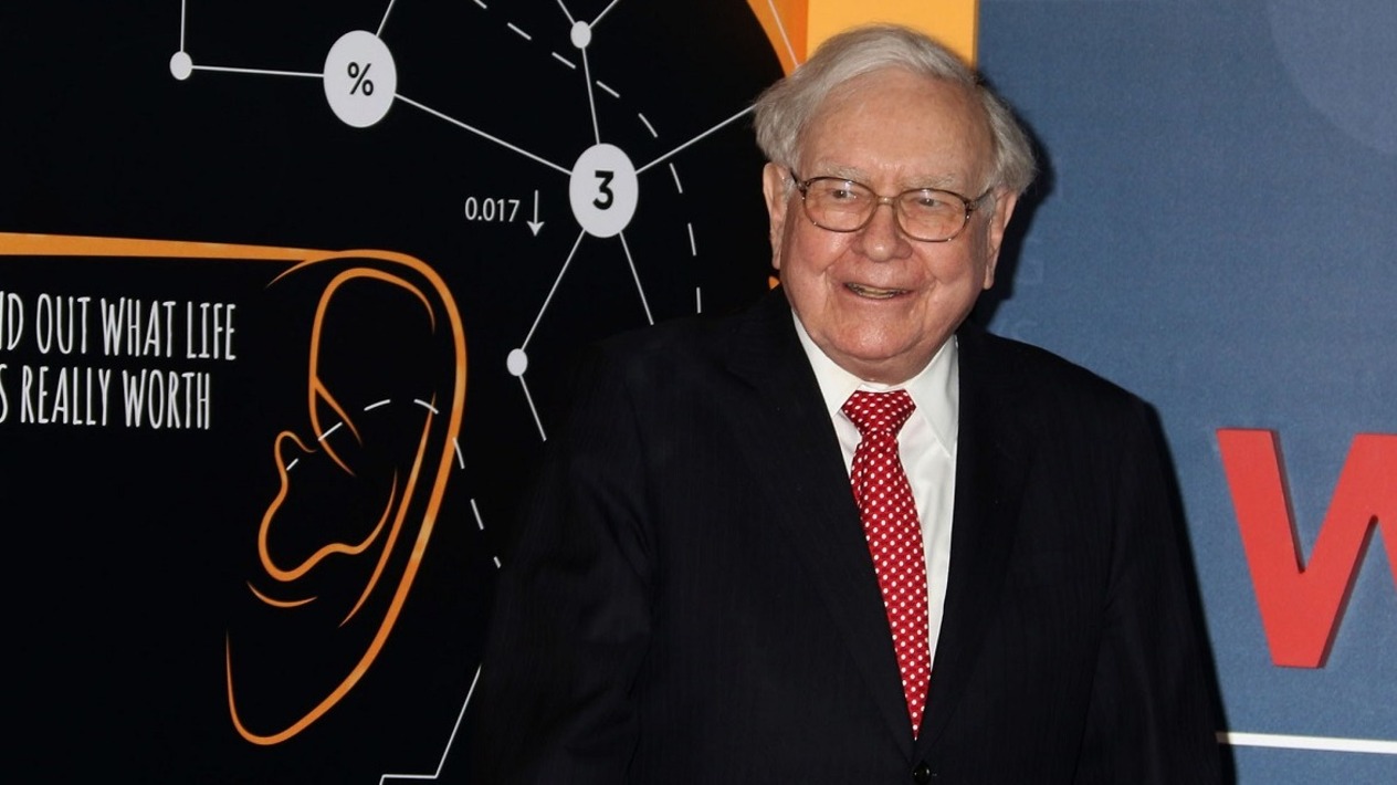 Warren Buffett hisselerini dağıtmasaydı Elon Musk’tan daha zengin olabilirdi