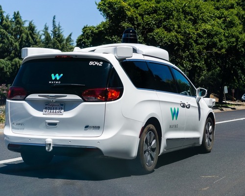 Waymo haftada bir milyon robotaksi yolculuğu hedefliyor