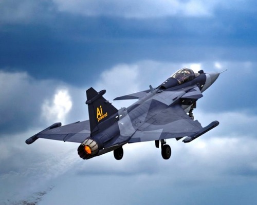 Yapay zeka pilotlu Gripen, gerçek savaş pilotuyla karşı karşıya