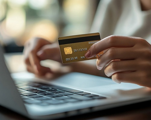 Yapay zeka robotları internetten alışverişi artırıyor