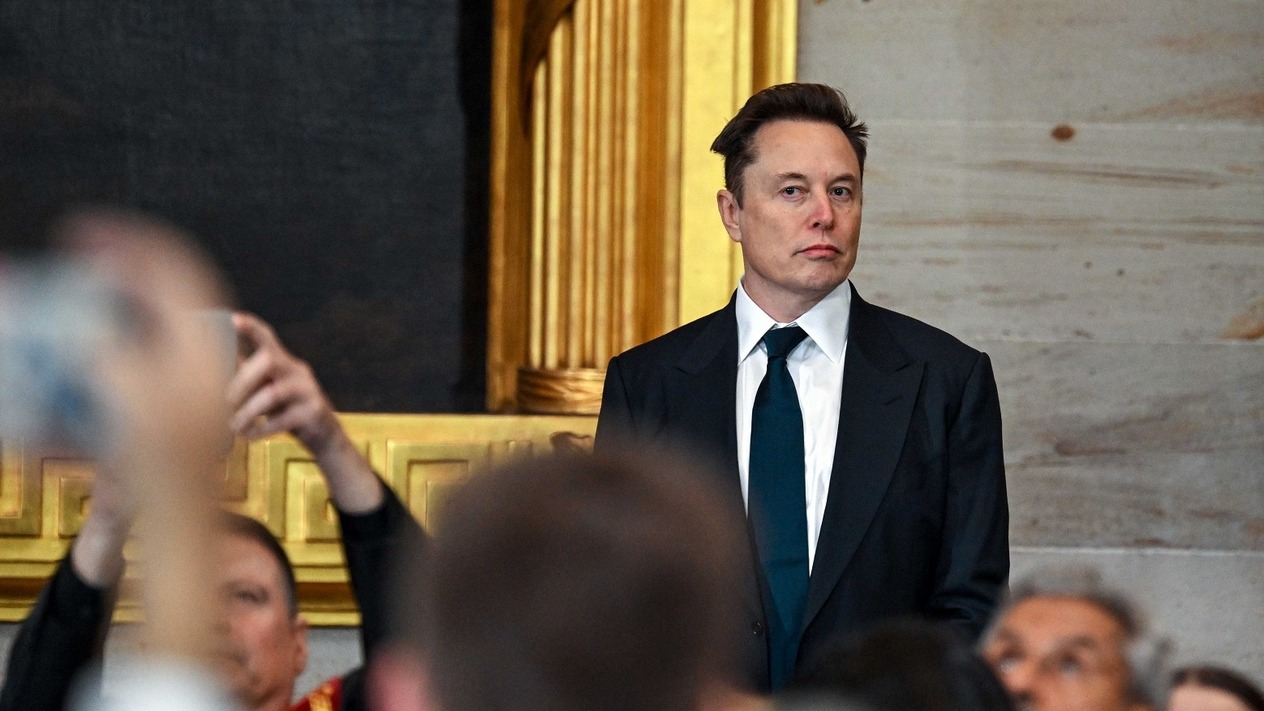 Musk'ın serveti yeniden 400 milyar doların altına indi