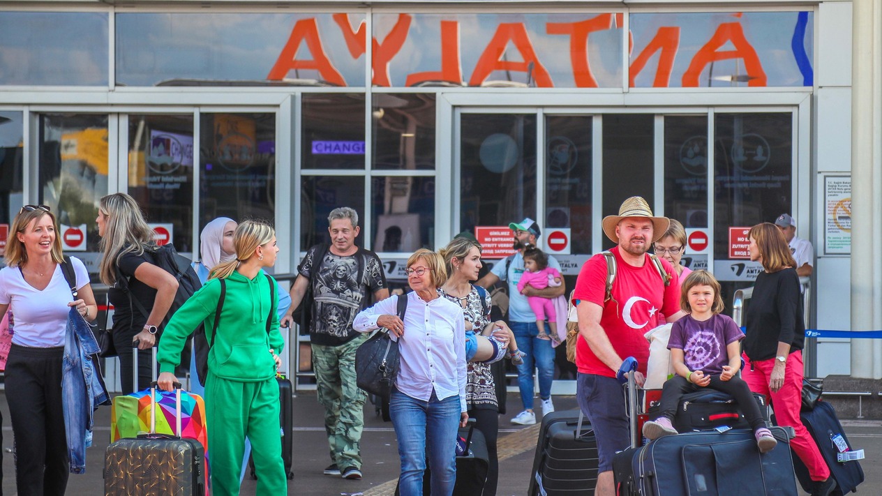 Yaz sezonunda Antalya'ya 11,7 milyon turist geldi