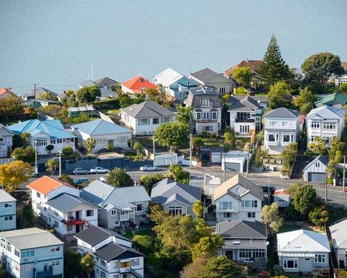 Yeni Zelanda, altın vize sahiplerine lüks konut pazarını açıyor