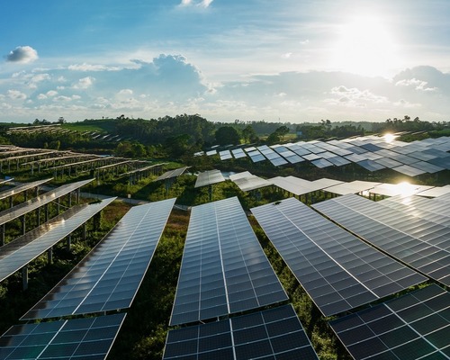 Yenilenebilir enerjide Çin etkisi: Ülkeleri fosil yakıttan uzaklaştırıyor
