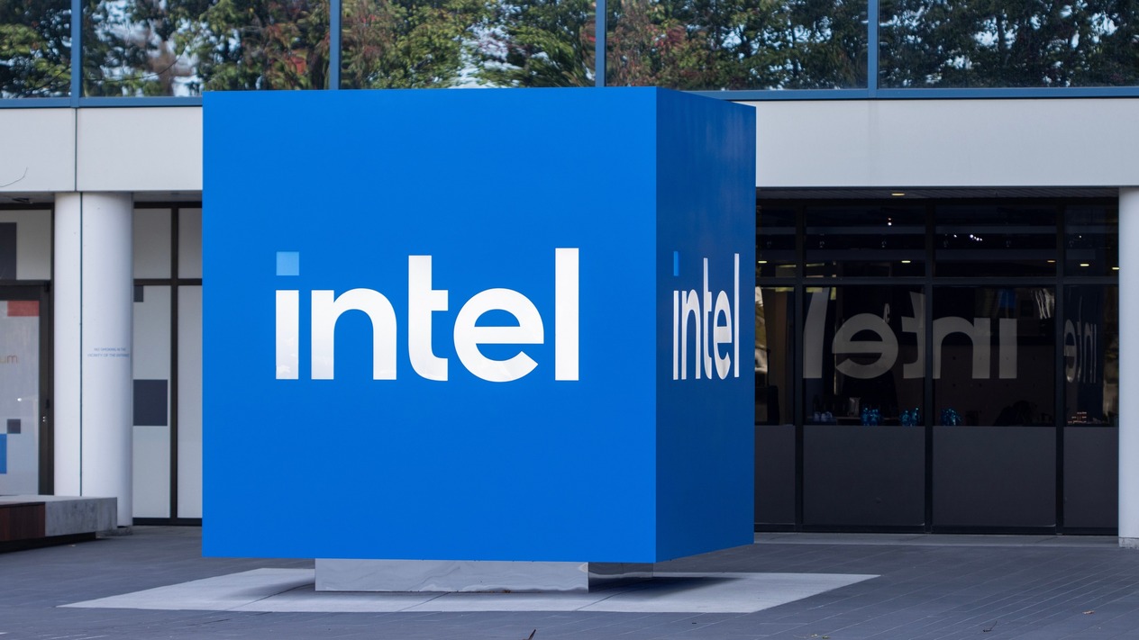 Yüksek talep Intel'in hisse satışını 20 milyar dolara çıkarttı