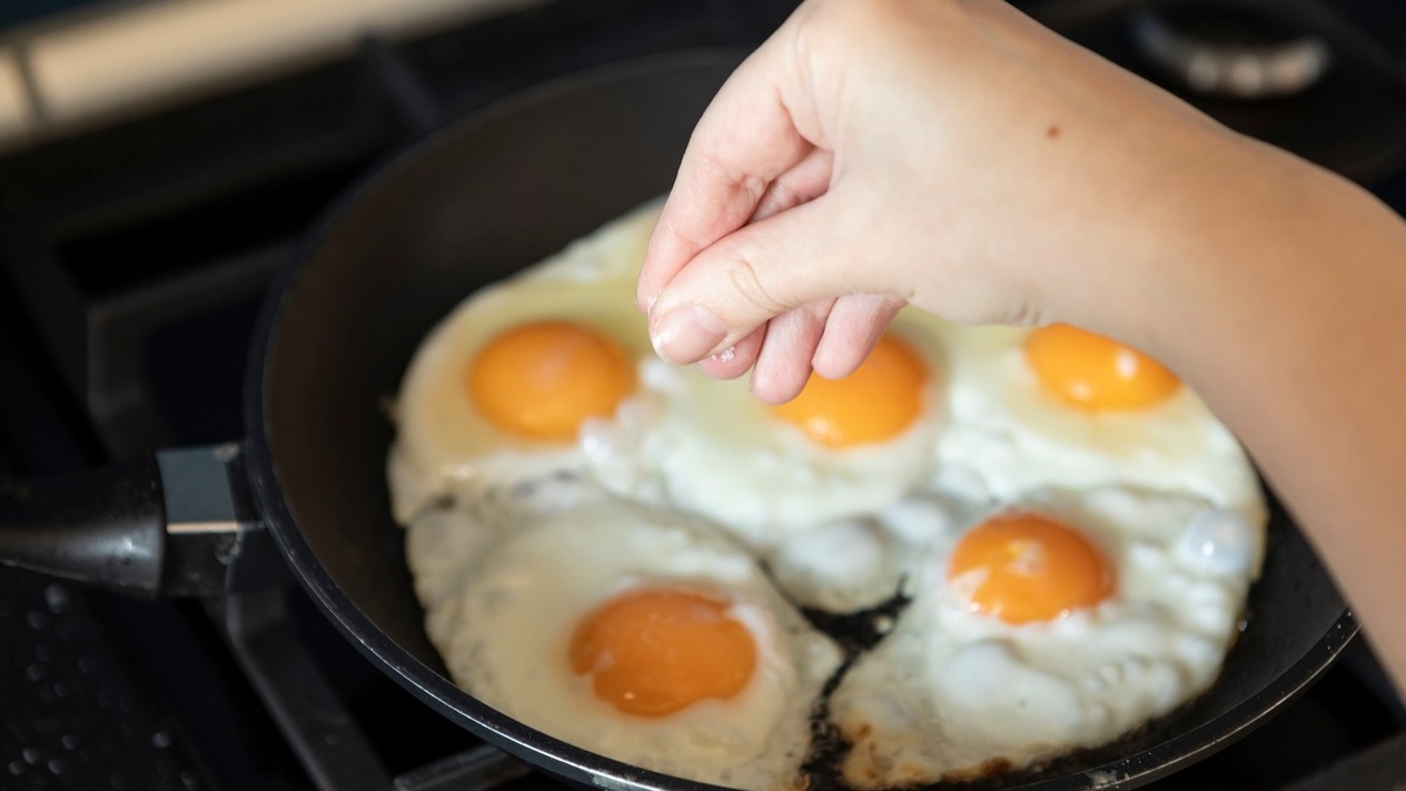 Yumurtayı az pişmiş yemek zararlı mı?