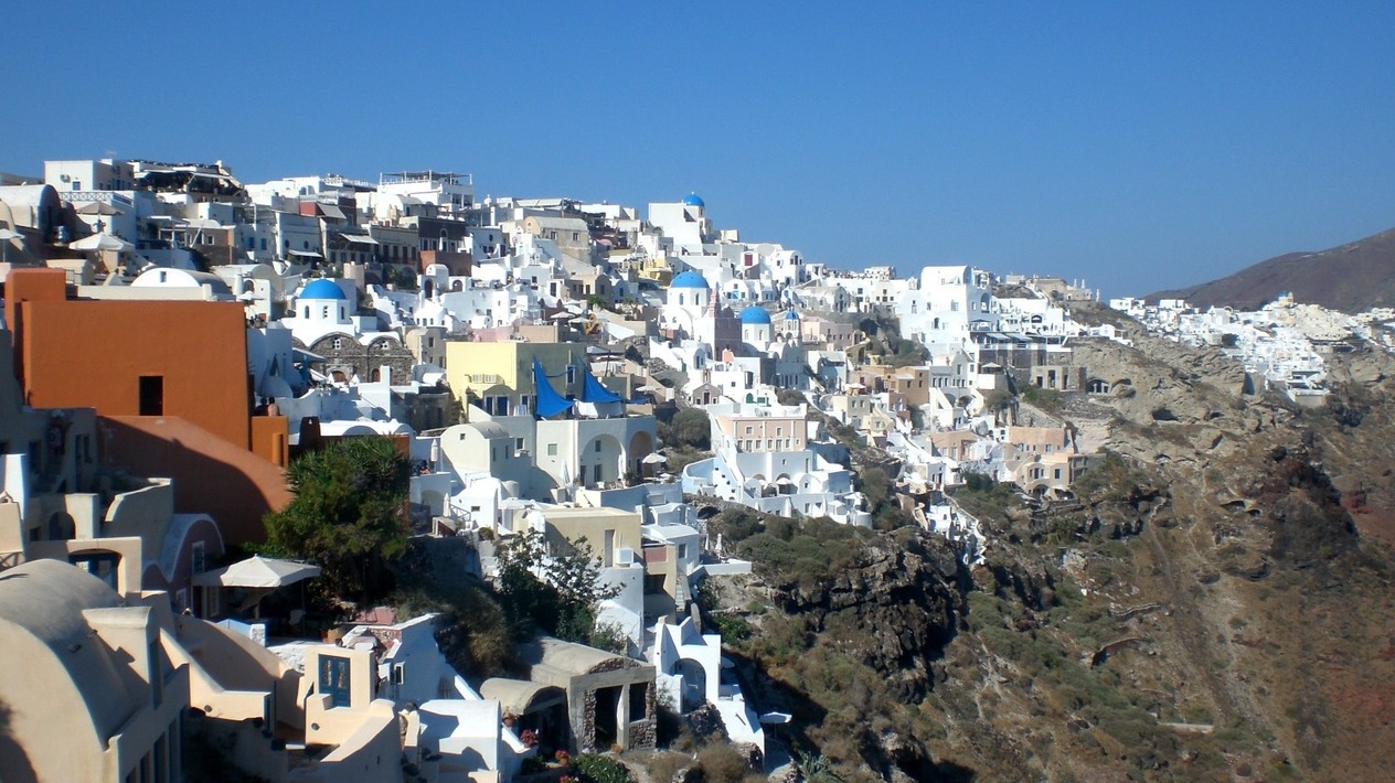 Yunanistan büyük deprem korkusuyla Santorini'ye kurtarma ekipleri gönderiyor
