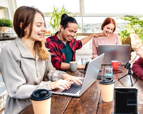 Z kuşağı iş saatlerinde dizi ve film izliyor