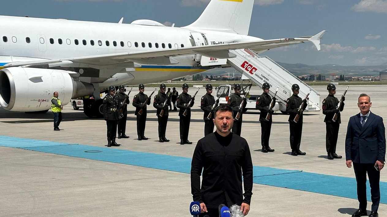 Zelenskiy: İstanbul'a gelen Rus heyeti bir tiyatro dekoru