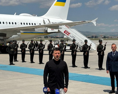 Zelenskiy: İstanbul'a gelen Rus heyeti bir tiyatro dekoru