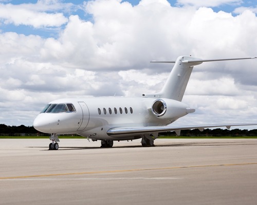 Zengin turistler Dubai’den ayrılmaya çalışıyor: Özel jet fiyatları fırladı