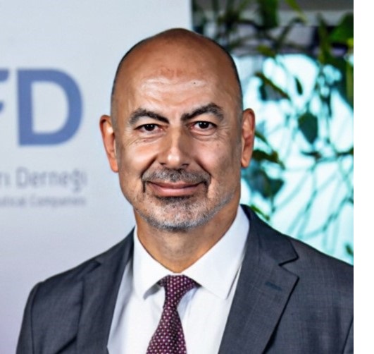 Dr. Ümit Dereli, yenilikçi ilaçlara yönelik Ar-Ge faaliyetlerinin oldukça uzun ve karmaşık bir süreci kapsadığını söylüyor.