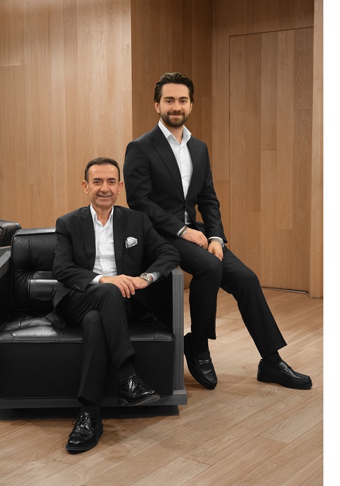Esteworld Yönetim Kurulu Başkanı Dr. Mustafa Tuncer (solda) ve Medikal Direktör Dr. Burak Tuncer