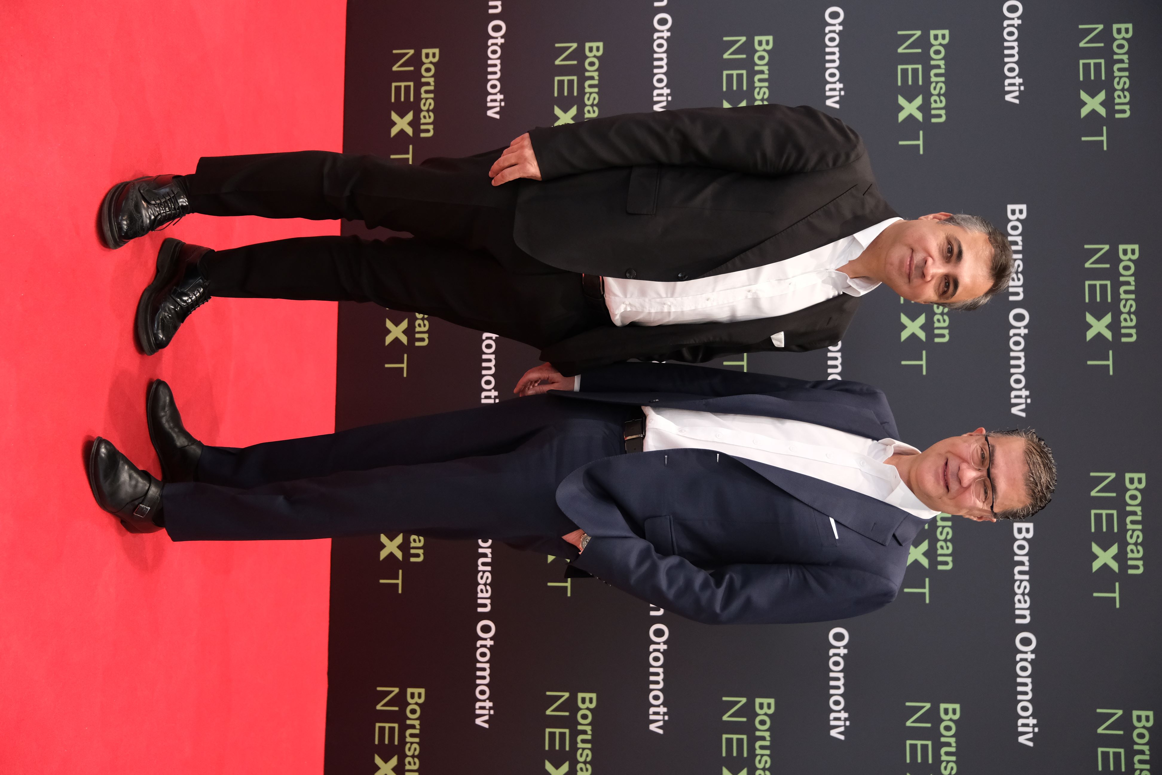 Borusan Otomotiv İcra Kurulu Başkanı Hakan Tiftik (sağda), Borusan Otomotiv Kullanılmış Oto Platformu Genel Müdürü İlker Baydar