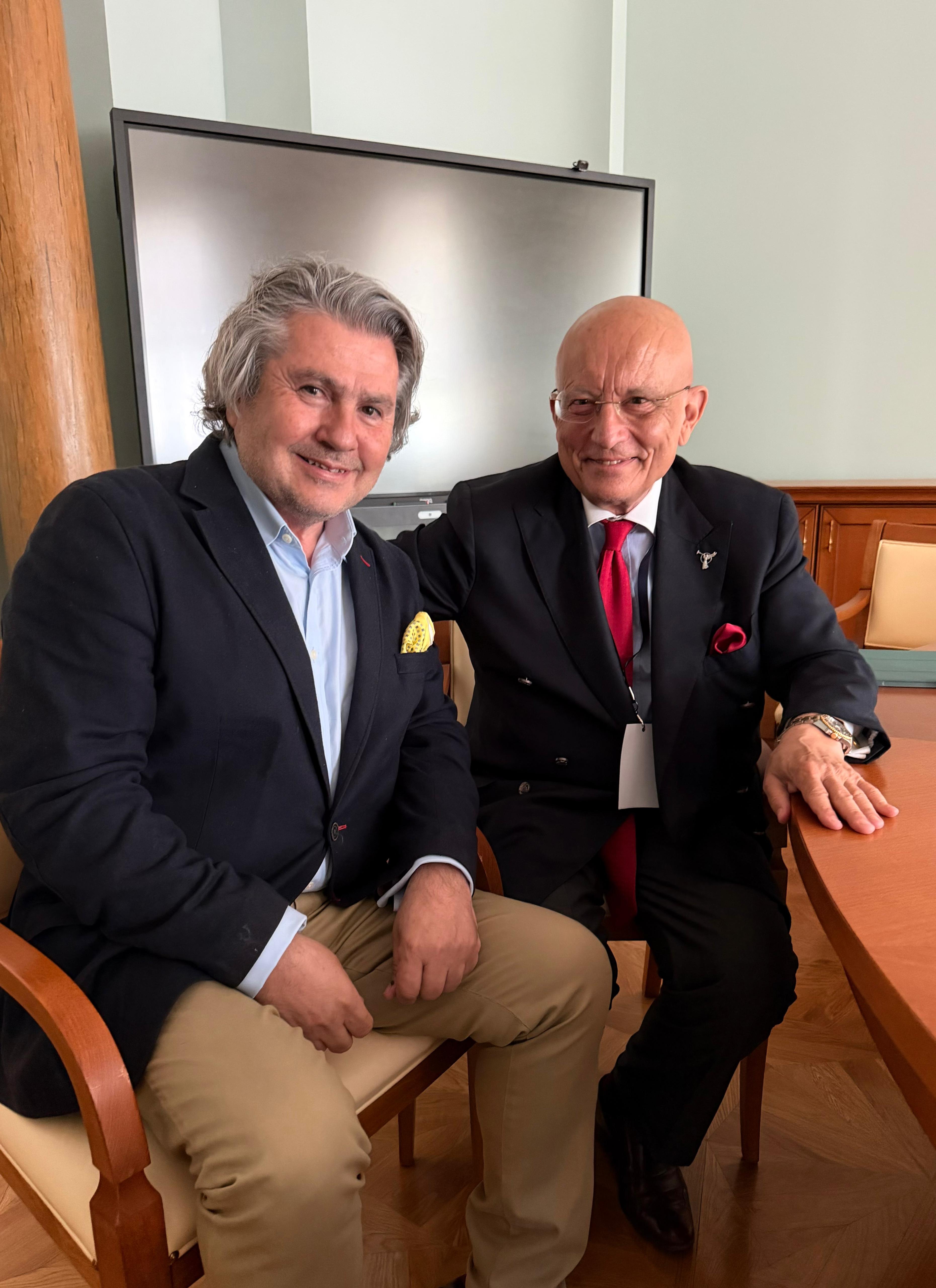 Forbes Türkiye yazarı Mehmet Öğütçü ve Sergey Karaganov (sağda)