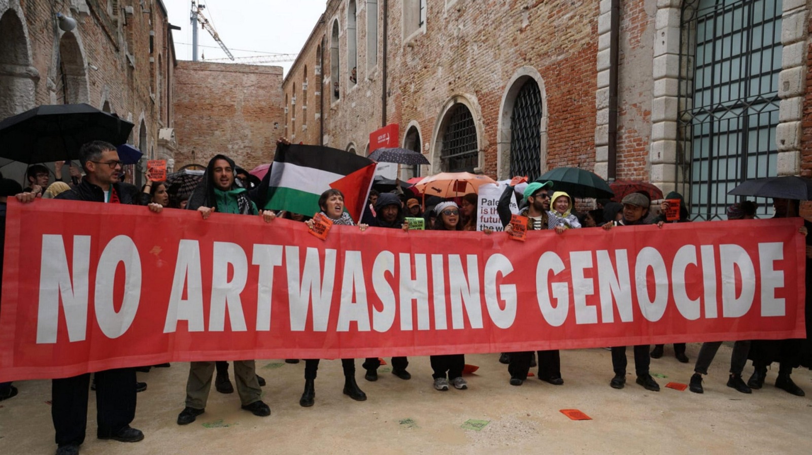 Art Not Genocide Alliance gösterisi, İsrail Pavyonu önü