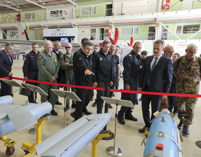 İtalya Savunma Bakanlığı heyetinden Baykar'a ziyaret